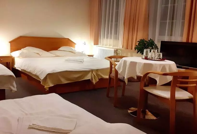 Standard Neljän Hengen Huone, Casanova