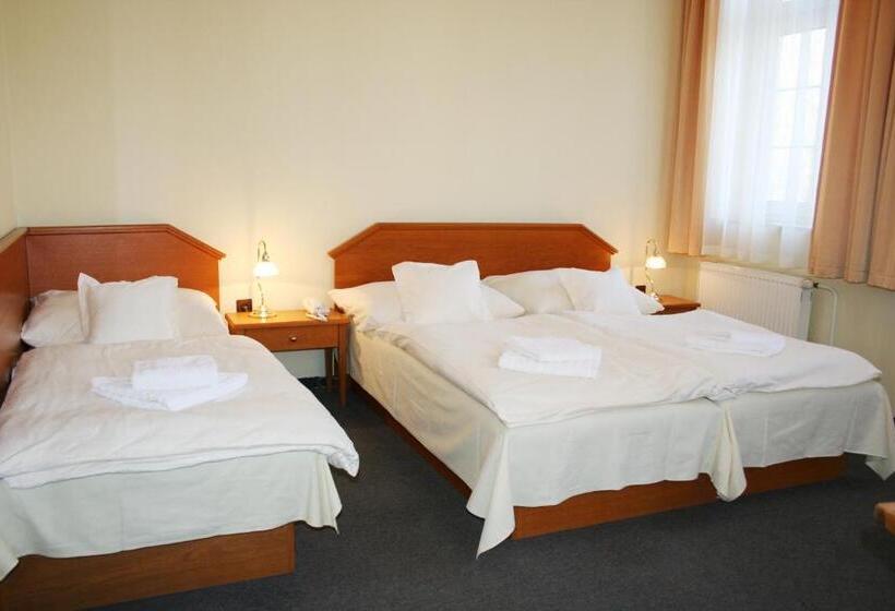 标准三人间, Casanova