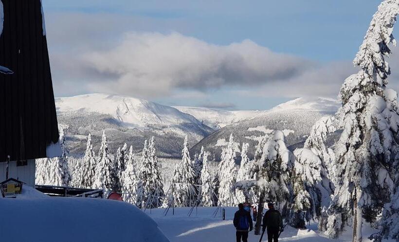 חדר סופריור, Cerna Bouda