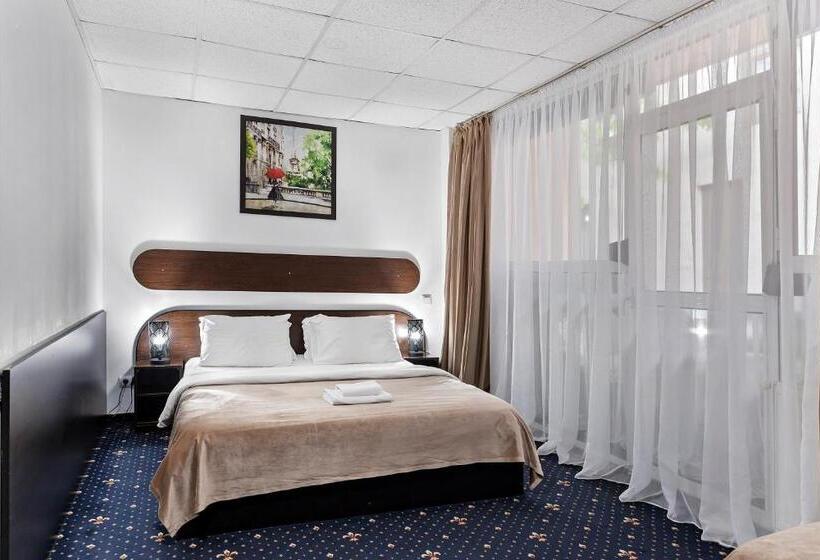 اتاق استاندارد سه تخته با بالکن, Charter Otopeni