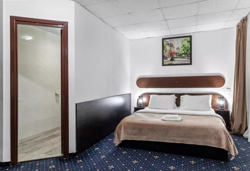اتاق استاندارد سه تخته با بالکن, Charter Otopeni