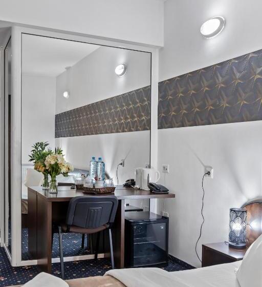 اتاق سوپریور, Charter Otopeni