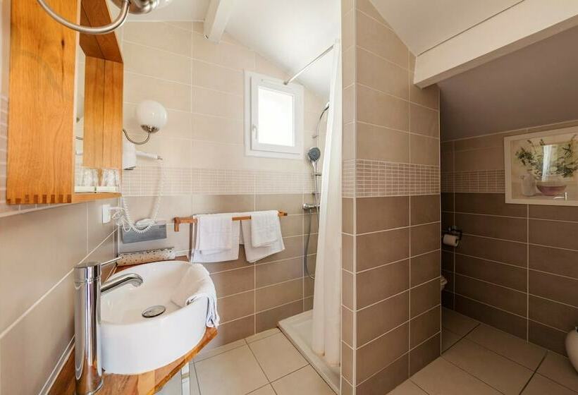 Номер Комфорт, Logis Domaine Du Prieure