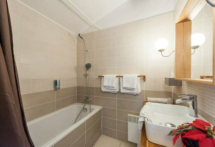 Номер Комфорт, Logis Domaine Du Prieure