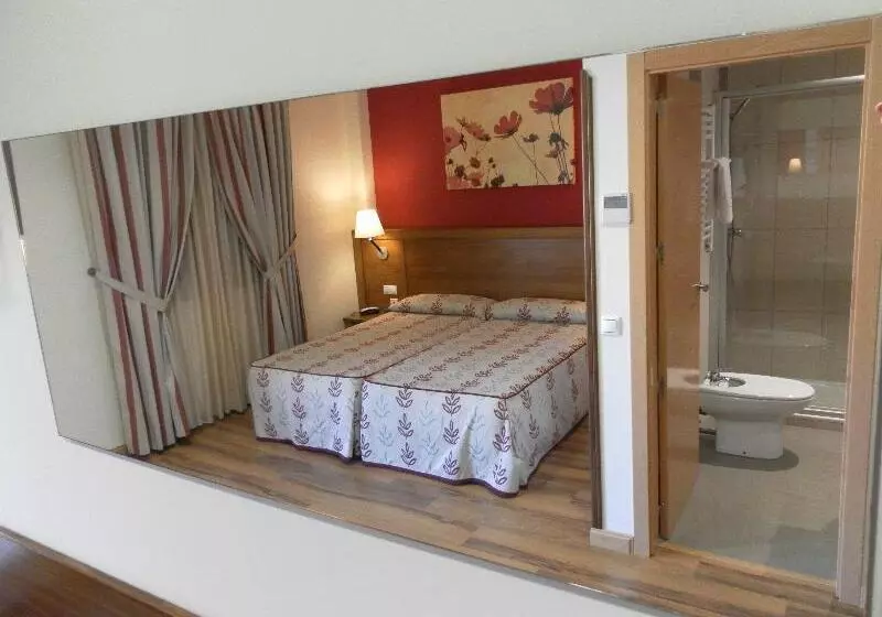 Standard Kolmen Hengen Huone, Milagros Rio Riaza