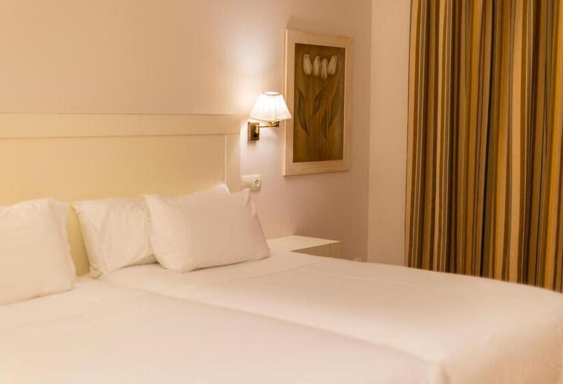 庭の見えるバルコニー月スタンダードルーム, O Cabazo