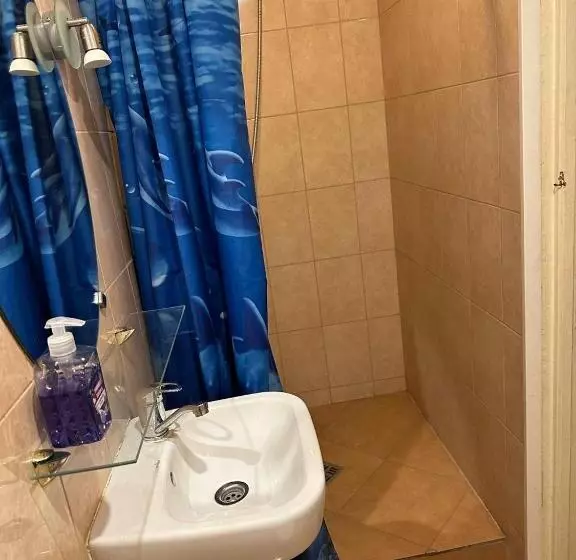 Economy Quadruple Room, Paradize
