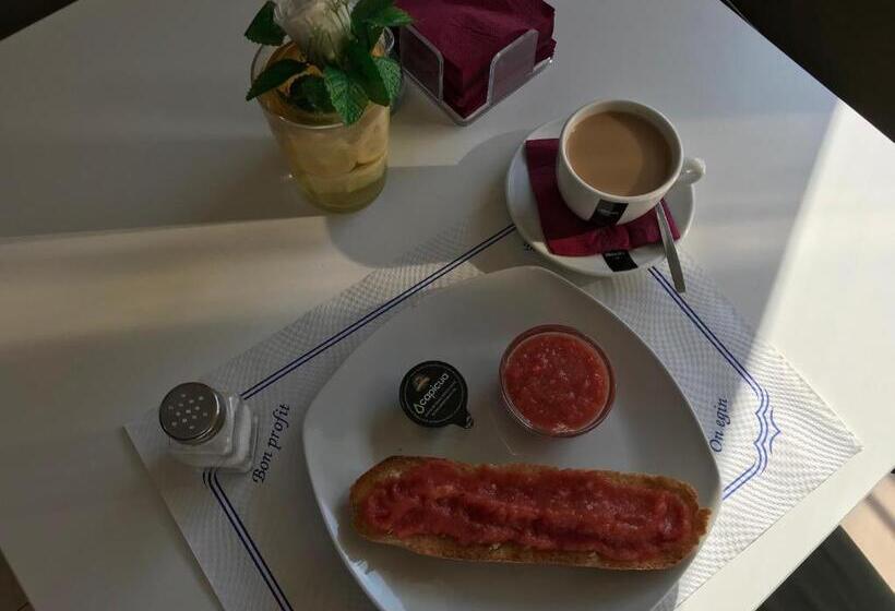 غرفة قياسية لذوى الاحتياجات الخاصة, Puerta De Ocaña