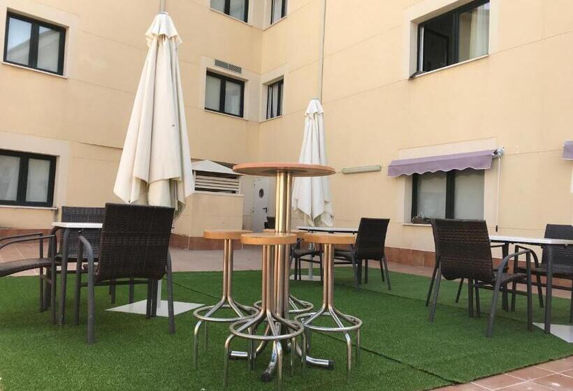 غرفة قياسية, Puerta De Ocaña