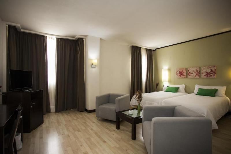 غرفة قياسية, Puerta De Ocaña