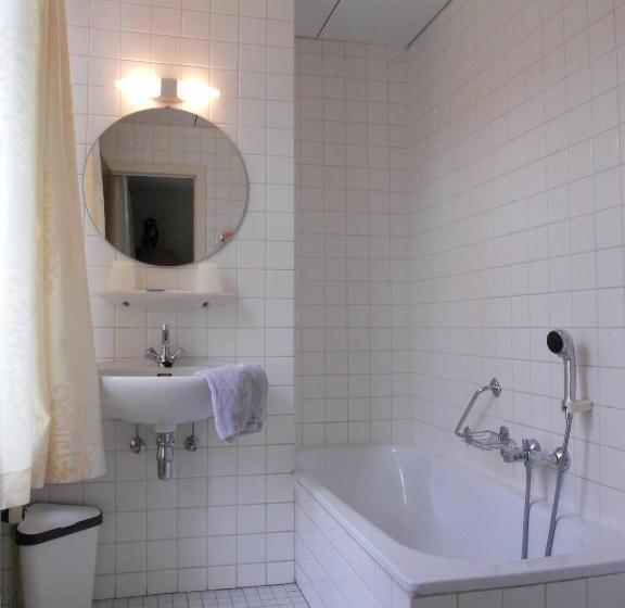 스탠다드 싱글 룸, Ten Putte