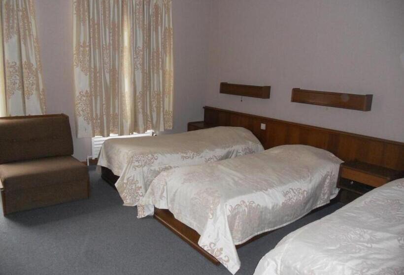 스탠다드 트리플 룸, Ten Putte