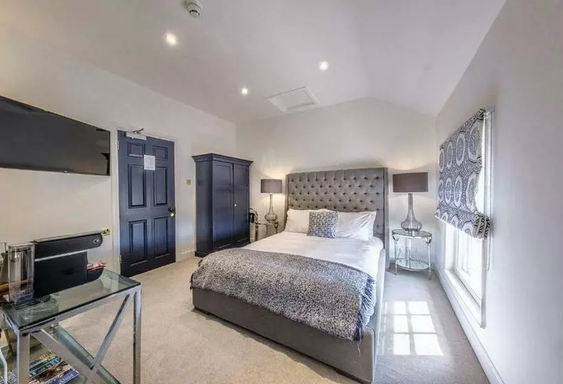 Standard Room, The Black Lion, Long Melford