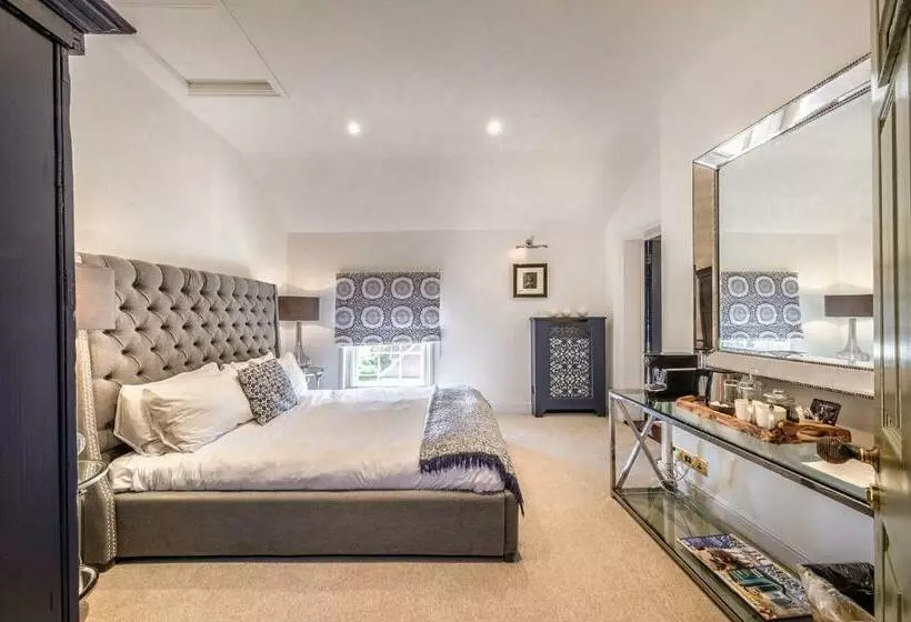 Standard Room, The Black Lion, Long Melford