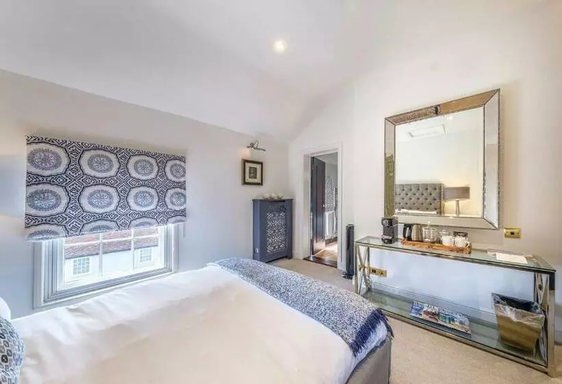 Standard Room, The Black Lion, Long Melford