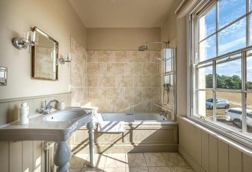 جناح ديلوكس, The Black Lion, Long Melford