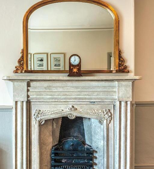 جناح ديلوكس, The Black Lion, Long Melford