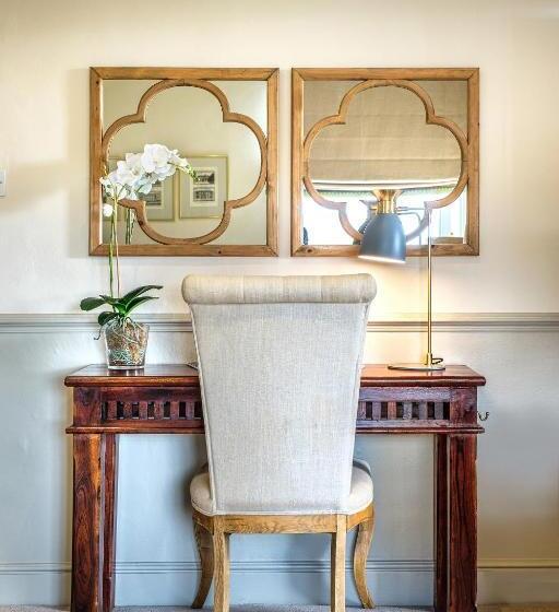 جناح ديلوكس, The Black Lion, Long Melford