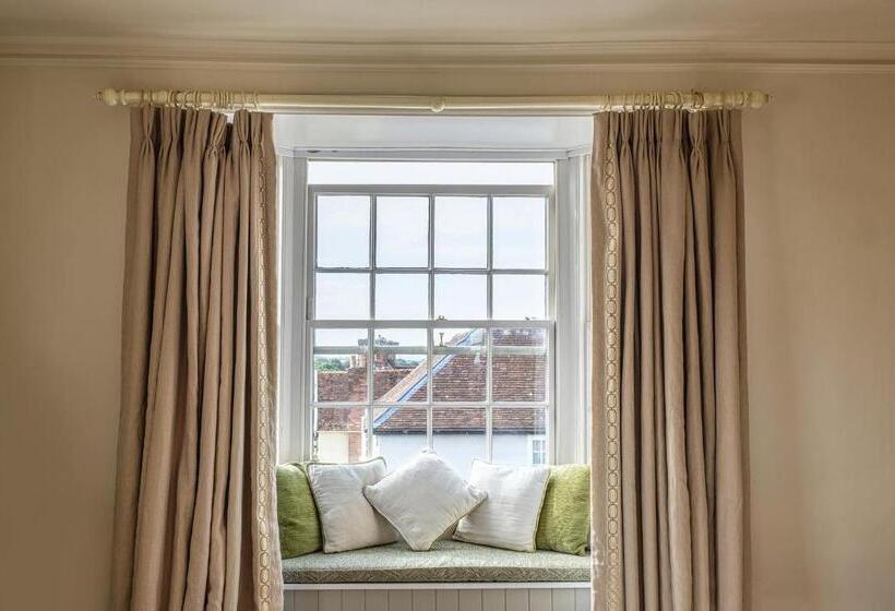 جناح ديلوكس, The Black Lion, Long Melford