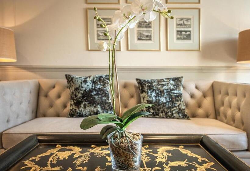 جناح ديلوكس, The Black Lion, Long Melford