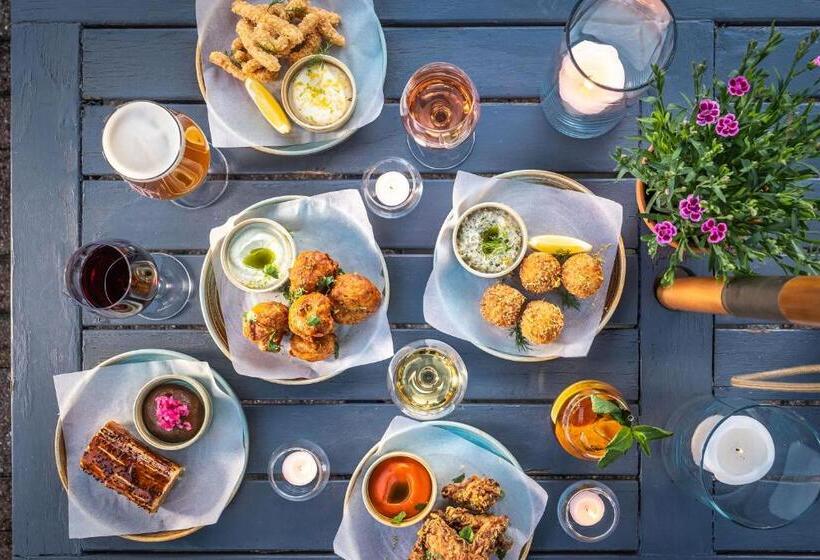 جناح ديلوكس, The Black Lion, Long Melford