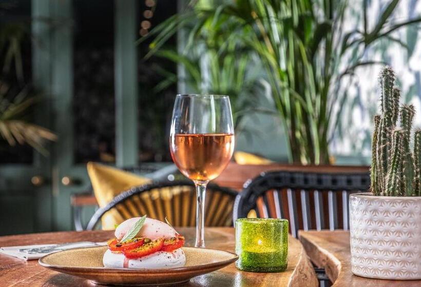 غرفة ديلوكس عائلية, The Black Lion, Long Melford