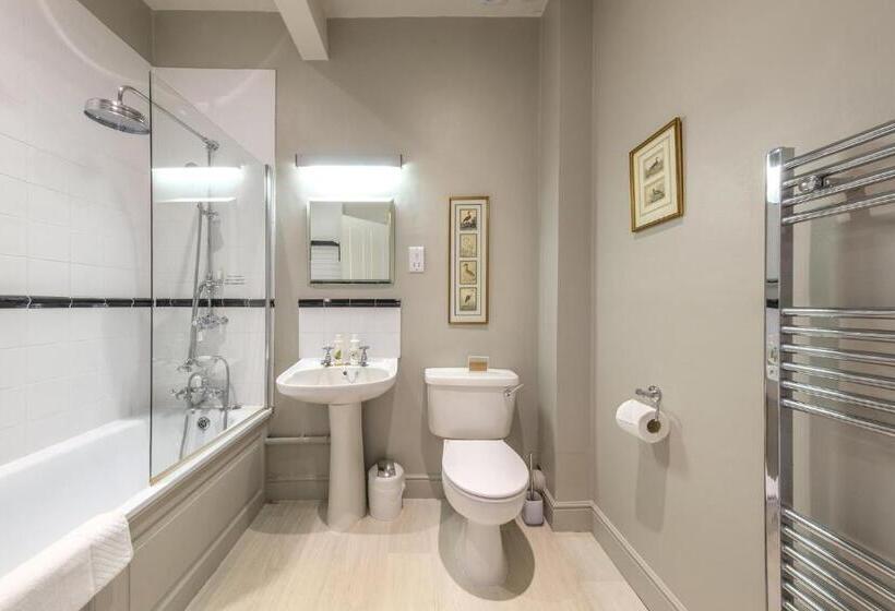 غرفة قياسية, The Black Lion, Long Melford