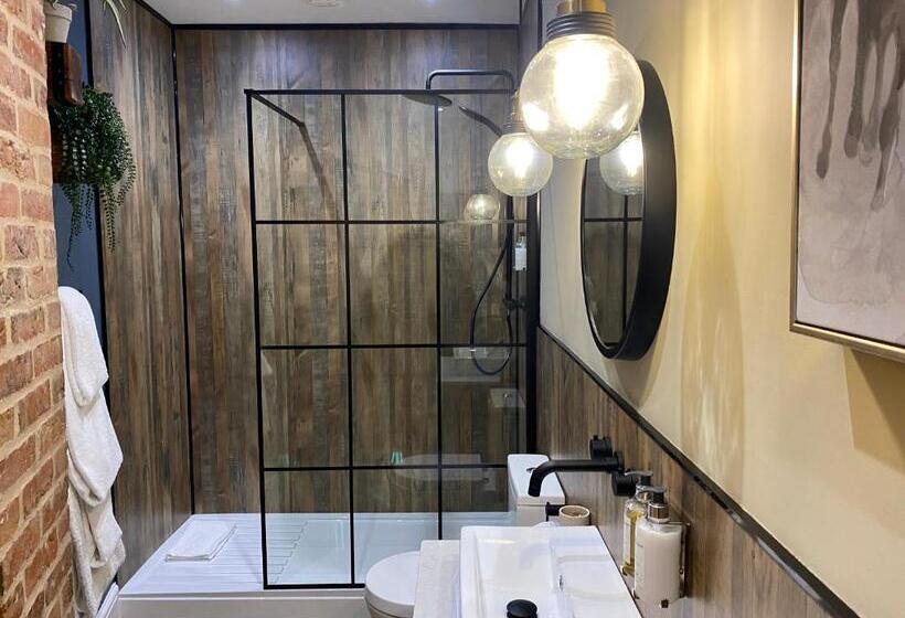 غرفة ديلوكس, The Boot Inn