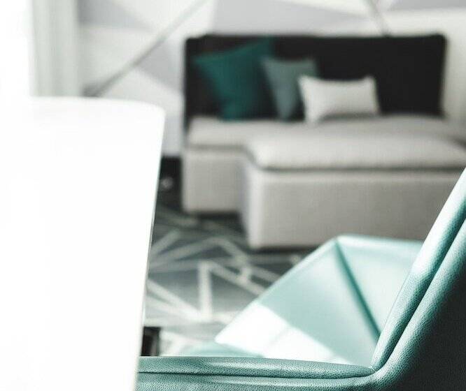 Люкс Премиум, Warwick Le Crystal Montréal