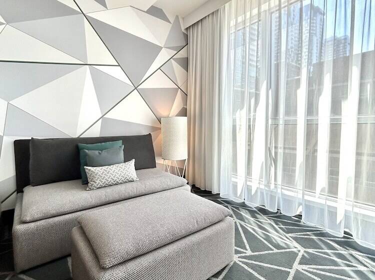 Люкс Премиум, Warwick Le Crystal Montréal