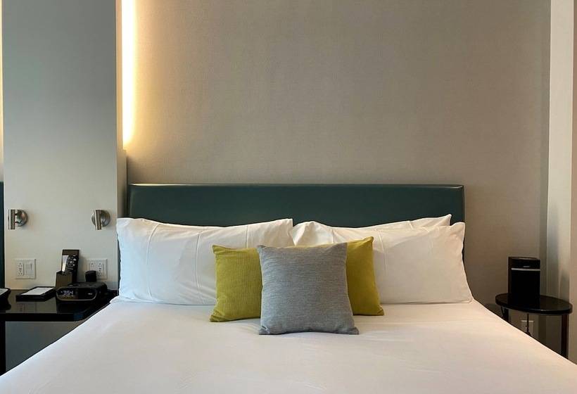 Люкс Премиум, Warwick Le Crystal Montréal