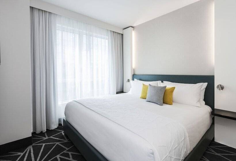 Люкс, Warwick Le Crystal Montréal