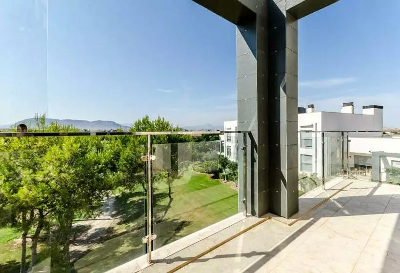آپارتمان خانوادگی, El Plantio Golf Resort