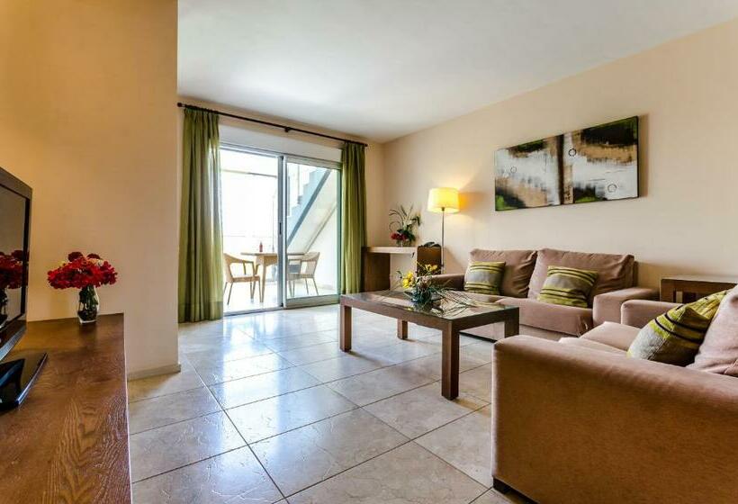 패밀리 아파트, El Plantio Golf Resort