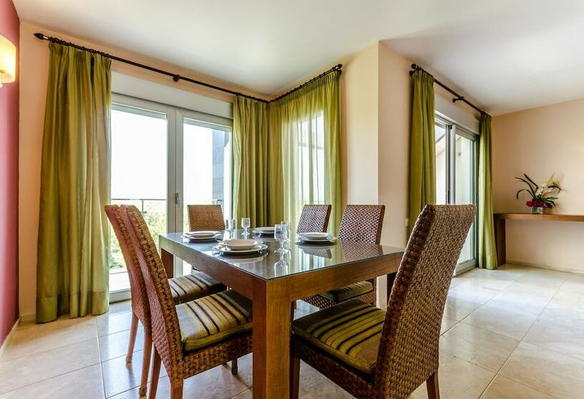 패밀리 아파트, El Plantio Golf Resort