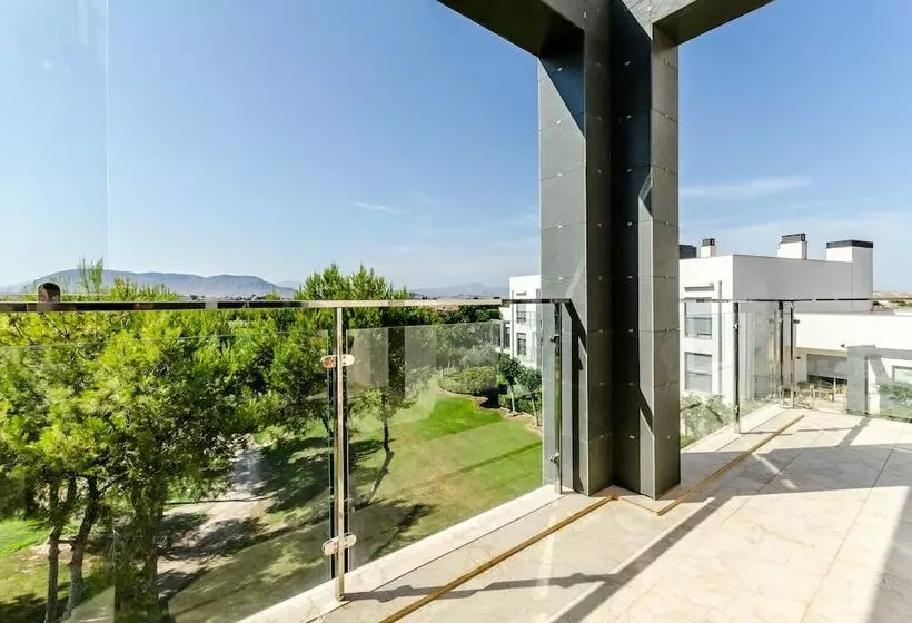 آپارتمان خانوادگی, El Plantio Golf Resort
