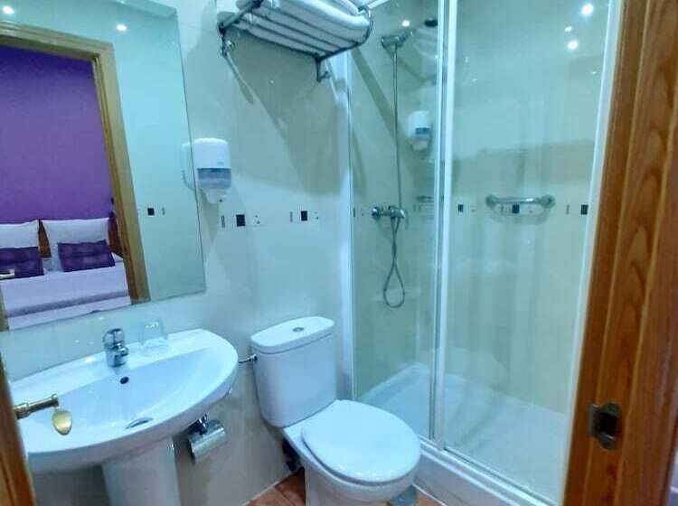 اتاق سوپریور, Hostal Las Fuentes