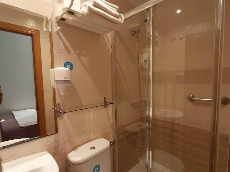 اتاق خانوادگی, Hostal Las Fuentes