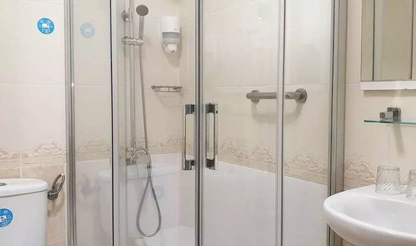 اتاق خانوادگی, Hostal Las Fuentes