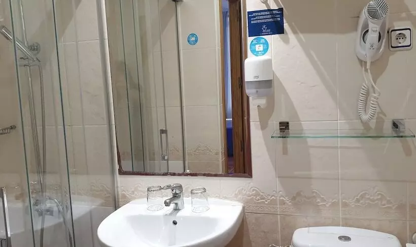 اتاق سوپریور, Hostal Las Fuentes