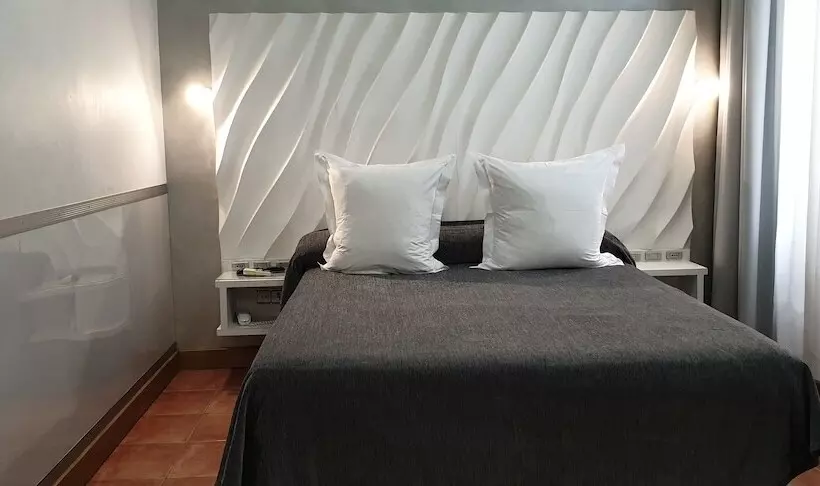 اتاق خانوادگی, Hostal Las Fuentes