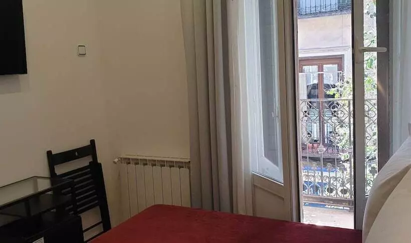اتاق اکونومی, Hostal Las Fuentes