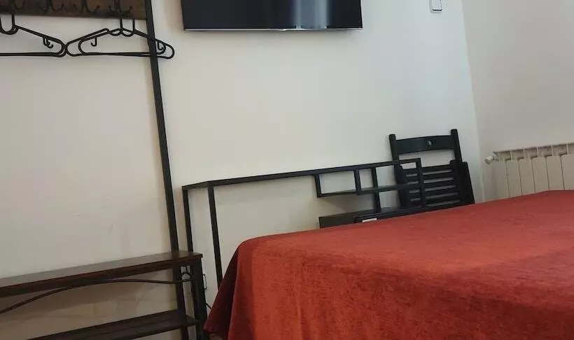 اتاق اکونومی, Hostal Las Fuentes