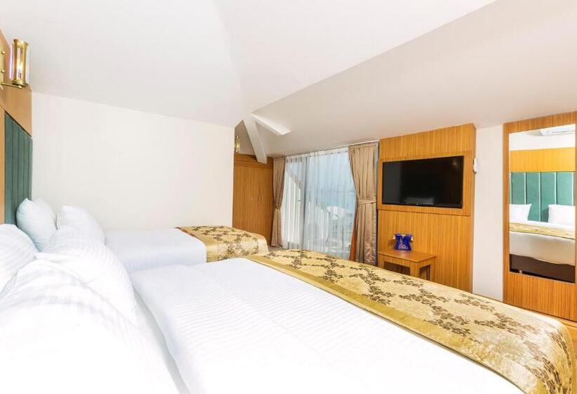 オーシャンビューのスーペリアトリプルルーム, Acra Hotel   Special Category
