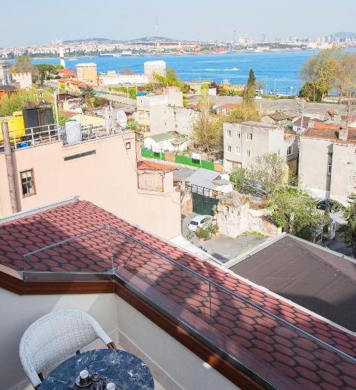 オーシャンビューのスーペリアトリプルルーム, Acra Hotel Special Category