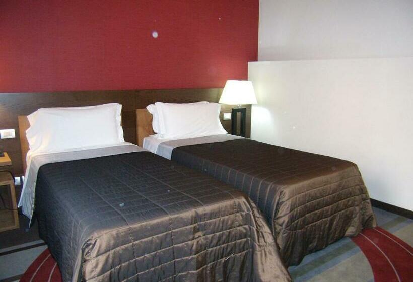 חדר אקונומי, Admiral Park