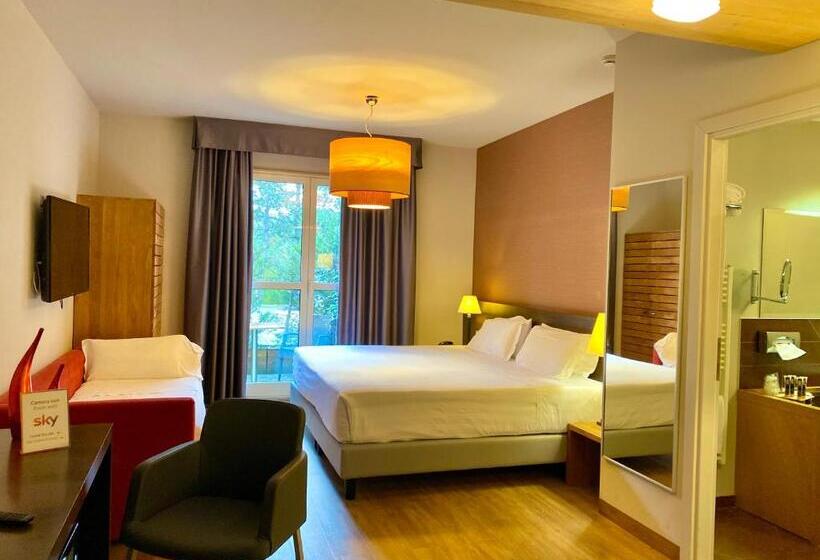 חדר משפחתי, Admiral Park