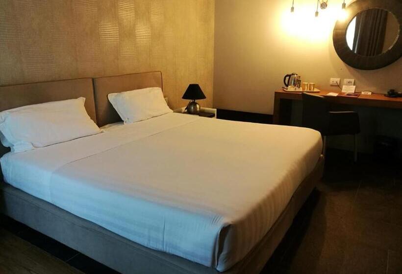 חדר דלוקס, Admiral Park