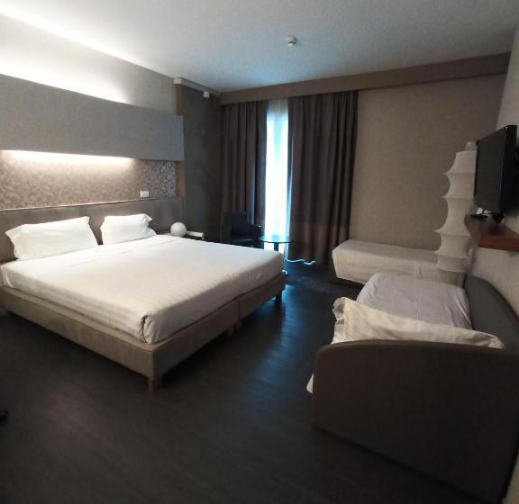 סוויטת ג'וניור משפחתית, Admiral Park