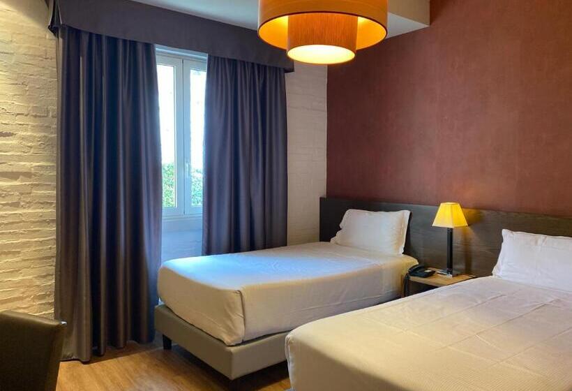 חדר קלאסי, Admiral Park